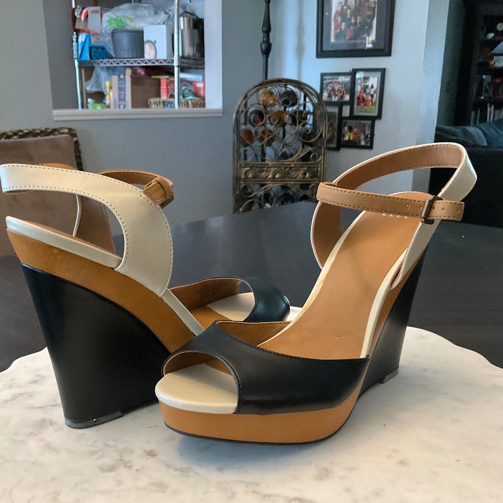 10M Three Tone Black Elle Wedge